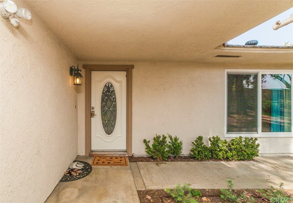 8 Hawthorn Irvine, CA 92612 - Photo 2 of 27 a front view of a house with garden