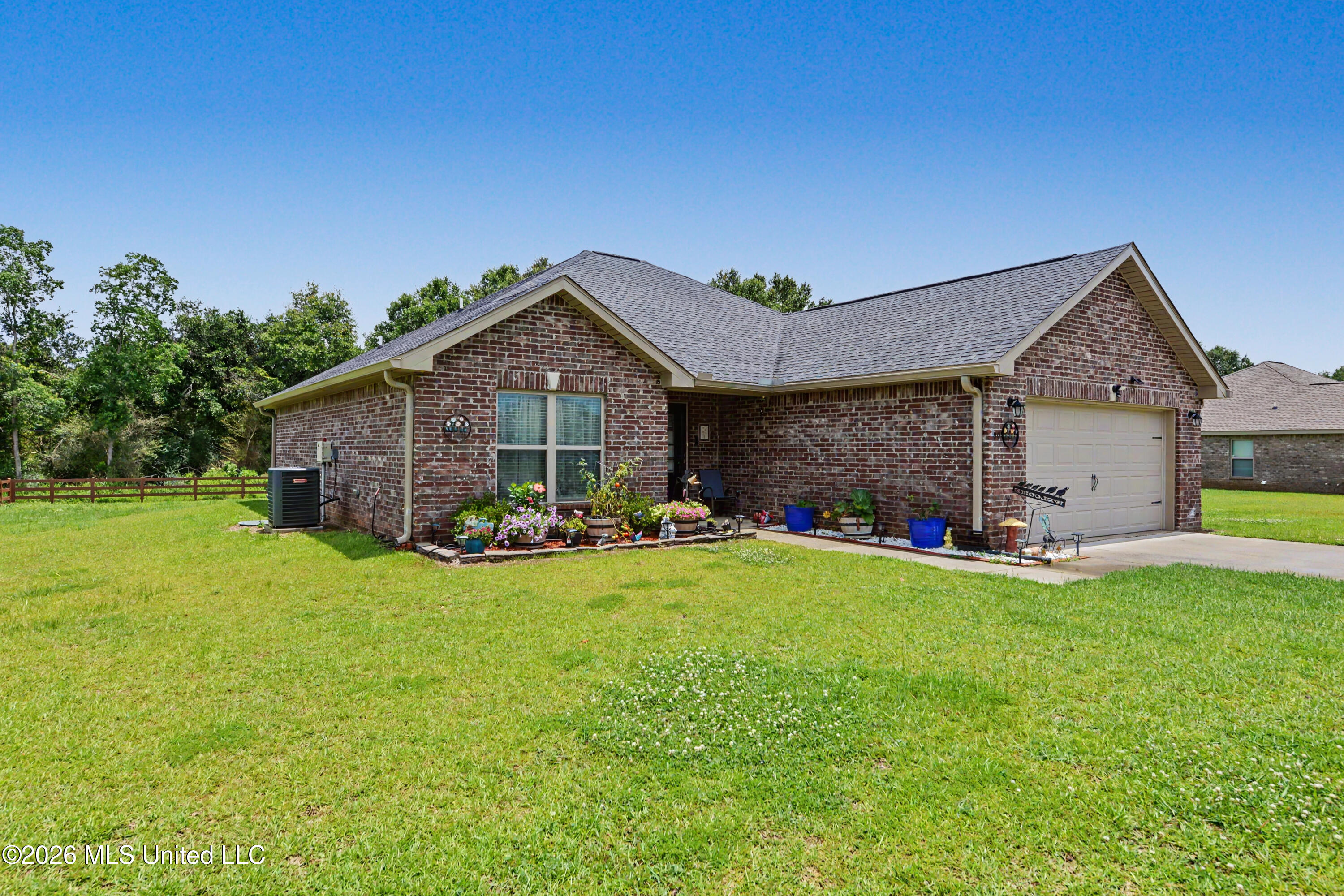 90 Hunters Trace Picayune, MS 39466 - Photo 2 of 24 002 (1)