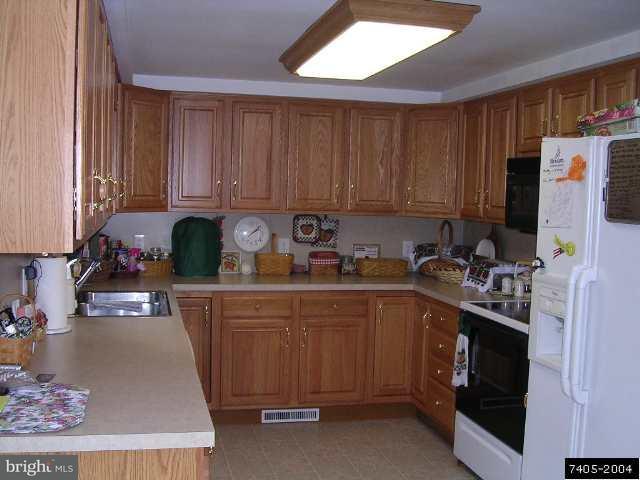 4155 Board Road Manchester, PA 17345 - Photo 4 of 8 Gallery Image 4
