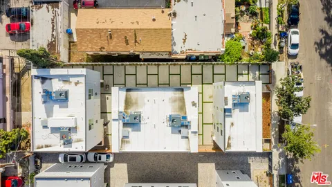 $3,208 | 1238 1/2 North Beachwood Drive, Los Angeles, CA 90038