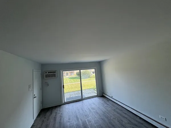 $1,350 | 90 Olesen Drive, Unit 101, Naperville, IL 60540