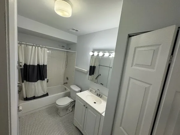 $1,350 | 90 Olesen Drive, Unit 101, Naperville, IL 60540