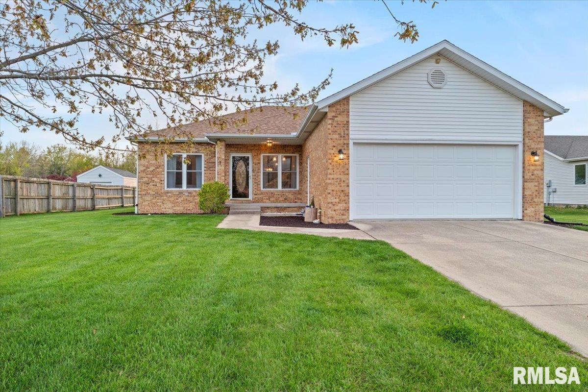 801 Bitterroot Drive Athens, IL 62613 - Photo 1 of 38 Gallery Image 1