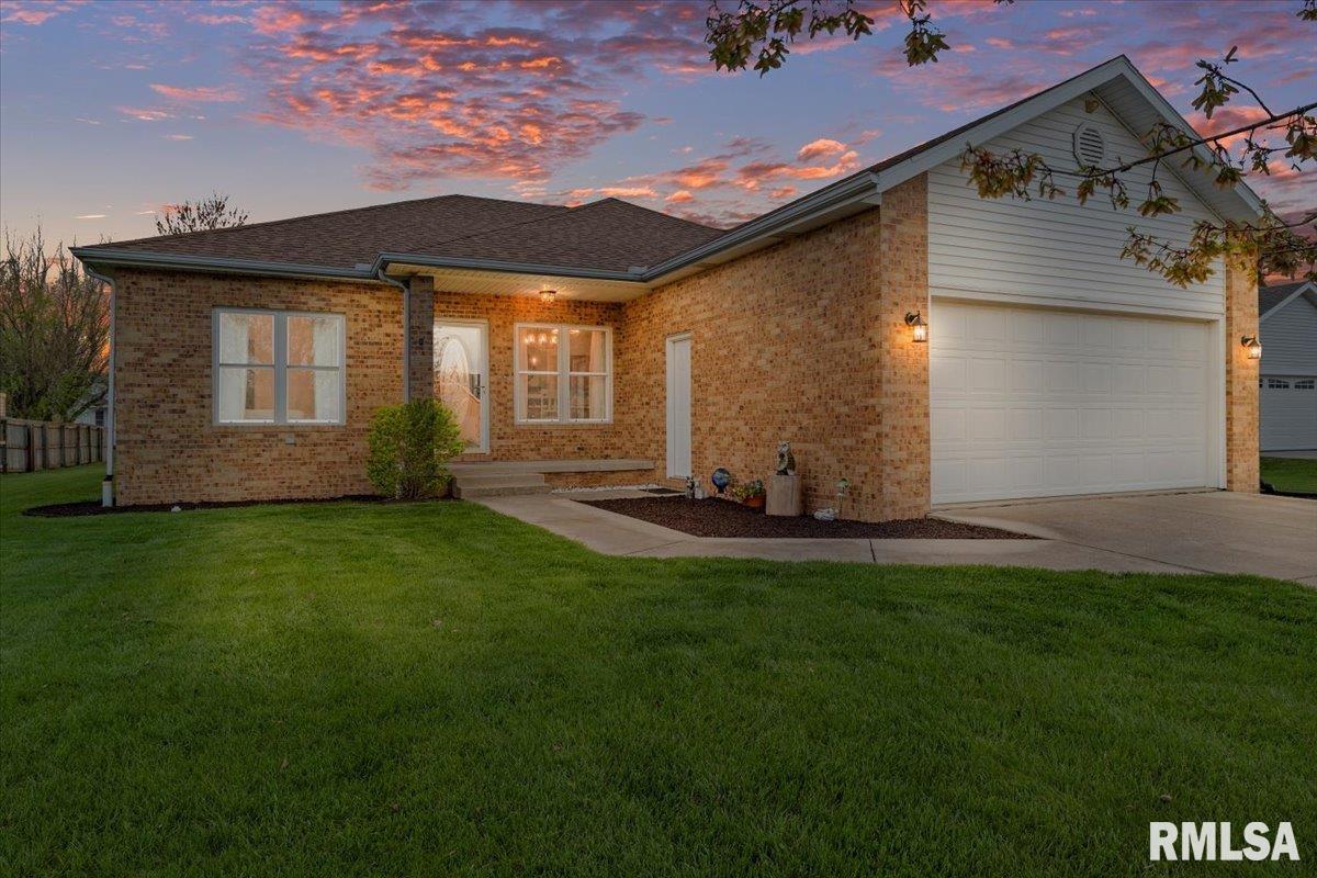 801 Bitterroot Drive Athens, IL 62613 - Photo 3 of 38 Gallery Image 3