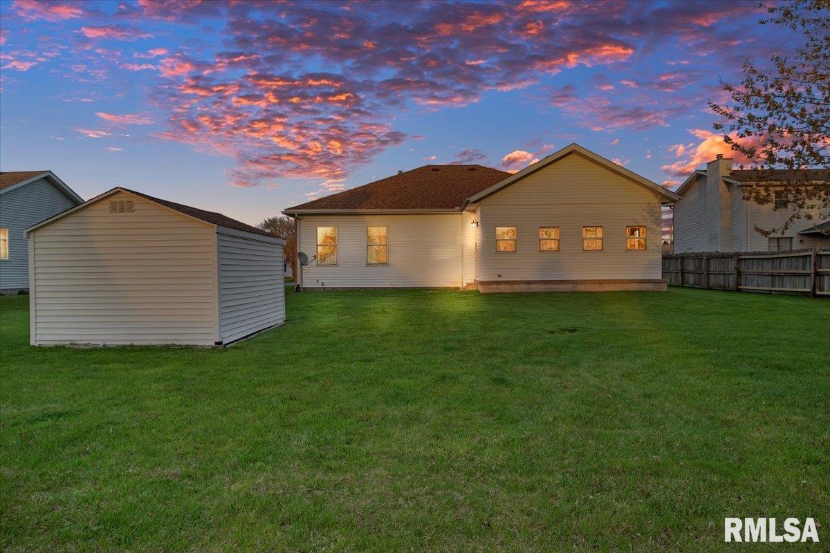 801 Bitterroot Drive Athens, IL 62613 - Photo 34 of 38 Gallery Image 34
