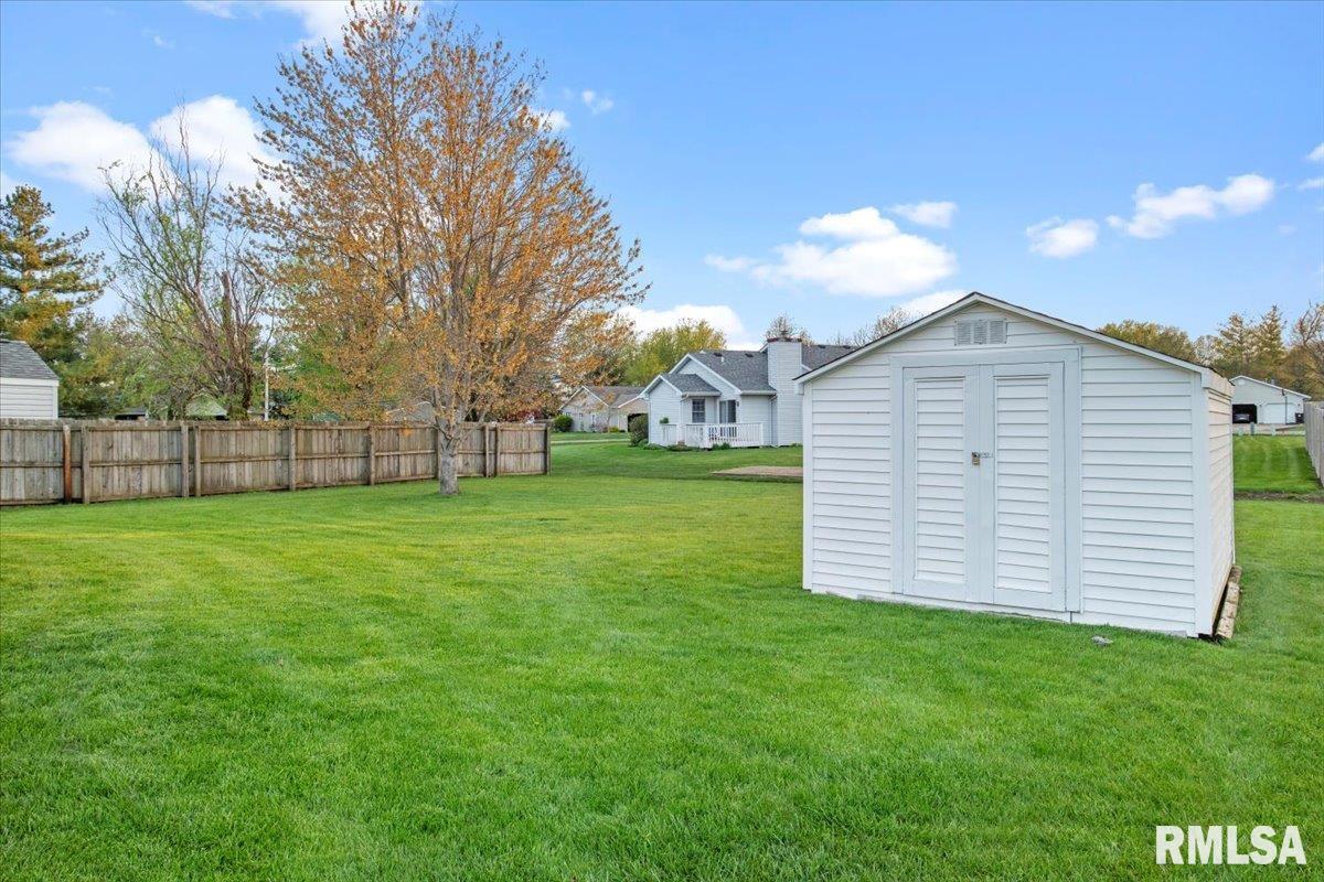 801 Bitterroot Drive Athens, IL 62613 - Photo 36 of 38 Gallery Image 36