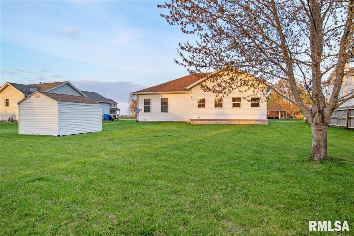 801 Bitterroot Drive Athens, IL 62613 - Photo 37 of 38 Gallery Image 37