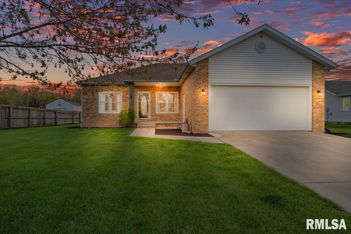 801 Bitterroot Drive Athens, IL 62613 - Photo 4 of 38 Gallery Image 4