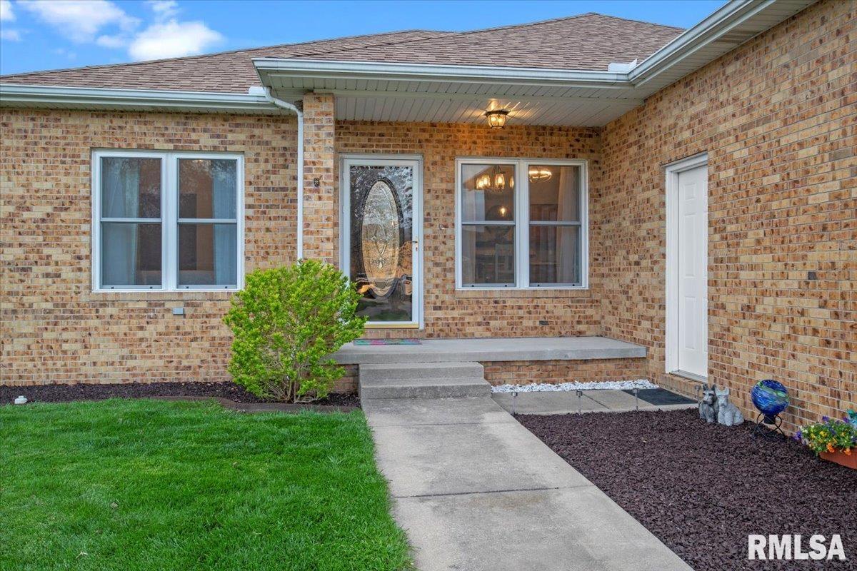 801 Bitterroot Drive Athens, IL 62613 - Photo 5 of 38 Gallery Image 5