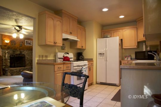 53445 Tollgate Road Idyllwild, CA 92549 - Photo 6 of 22 Eat-in kitchen