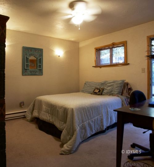 53445 Tollgate Road Idyllwild, CA 92549 - Photo 8 of 22 Guest bedroom