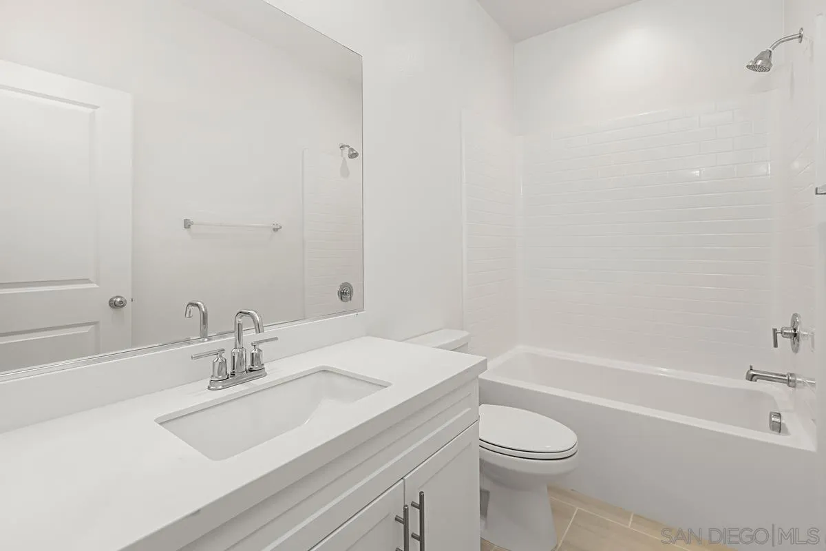 340 Millstream Court Santee, CA 92071 - Photo 18 of 19 a bathroom with a sink toilet vanity and bathtub