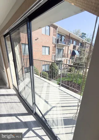 $2,300 | 7618 Savannah Street, Unit 104, Falls Church, VA 22043