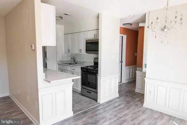 $2,300 | 7618 Savannah Street, Unit 104, Falls Church, VA 22043