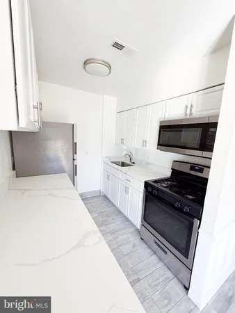 $2,300 | 7618 Savannah Street, Unit 104, Falls Church, VA 22043