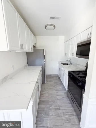 $2,300 | 7618 Savannah Street, Unit 104, Falls Church, VA 22043