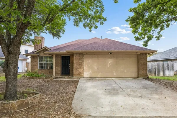 $250,000 | 709 Stonebrooke Drive, Burleson, TX 76028