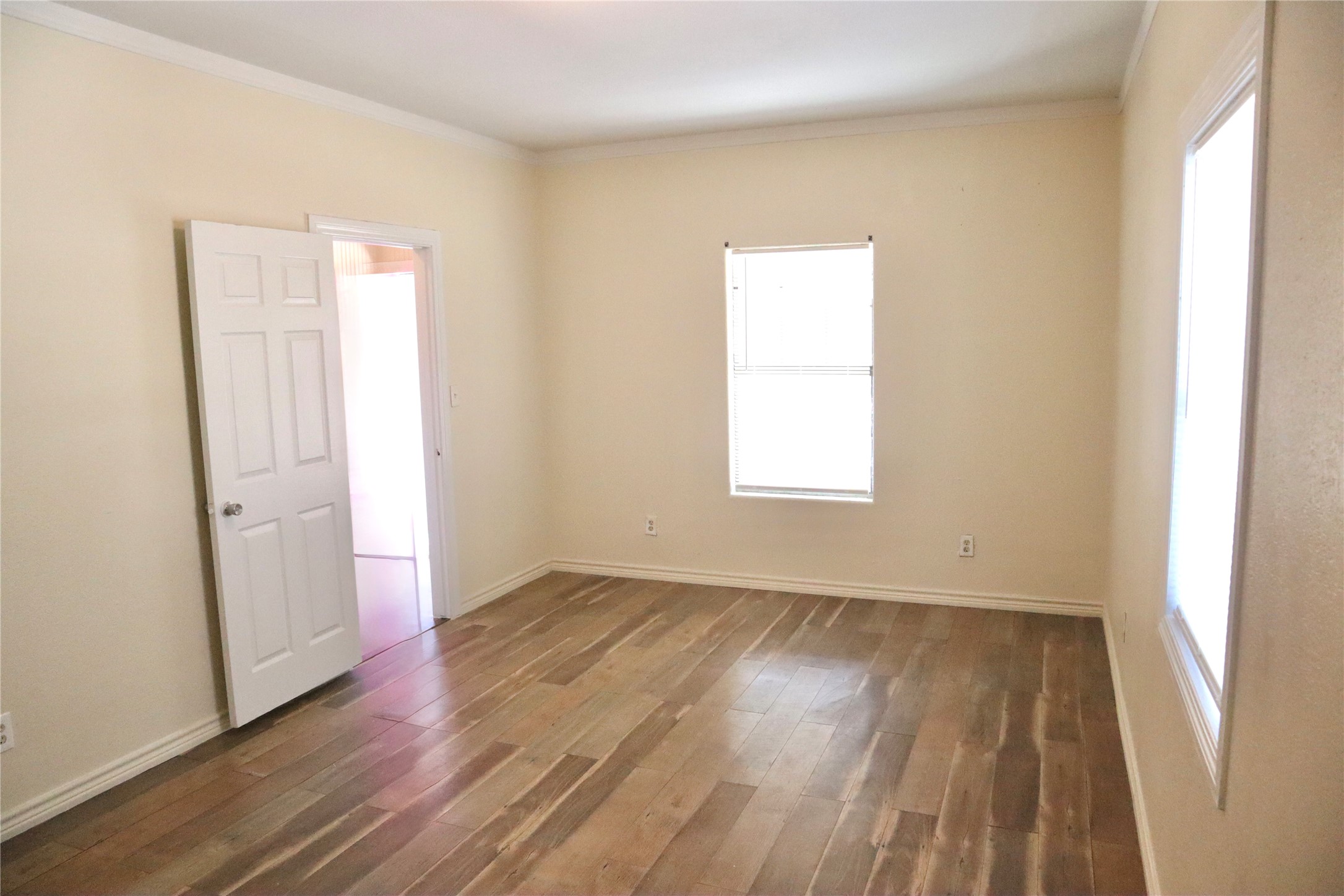 2689 County Road 32 Angleton, TX 77515 - Photo 5 of 15 Long, spacious primary bedroom with great space