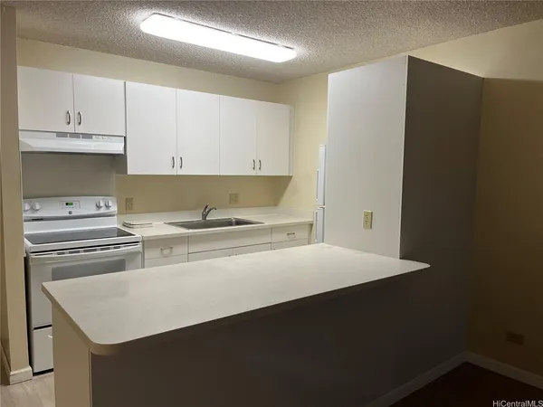 $2,200 | 1201 Wilder Avenue, Unit 601, Honolulu, HI 96822