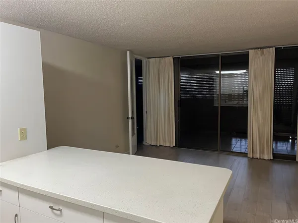 $2,200 | 1201 Wilder Avenue, Unit 601, Honolulu, HI 96822