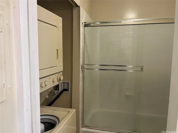 $2,200 | 1201 Wilder Avenue, Unit 601, Honolulu, HI 96822