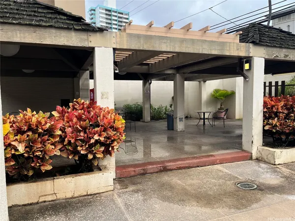 $2,200 | 1201 Wilder Avenue, Unit 601, Honolulu, HI 96822