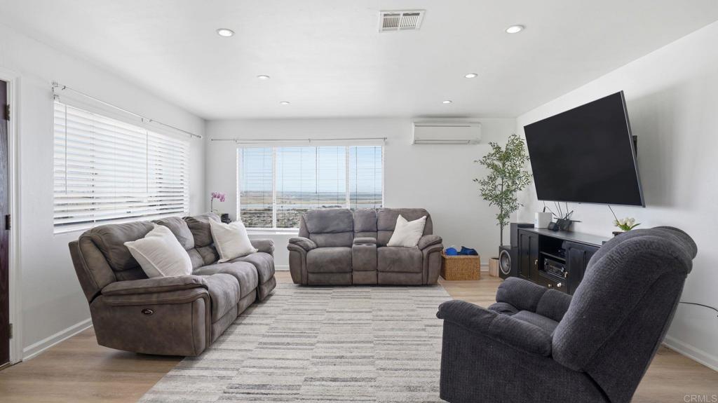 1232 Maria Avenue Spring Valley, CA 91977 - Photo 4 of 34