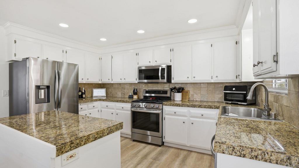 1232 Maria Avenue Spring Valley, CA 91977 - Photo 7 of 34