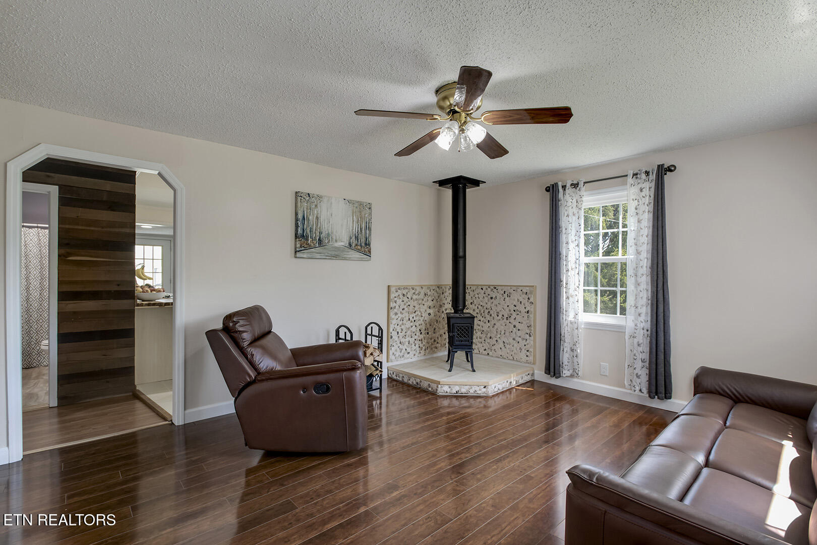 06_MatlockRoad_420_Living01
