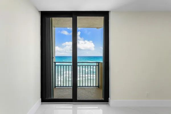 $6,500 | 5460 North Ocean Drive, Unit 5B, Singer Island, FL 33404