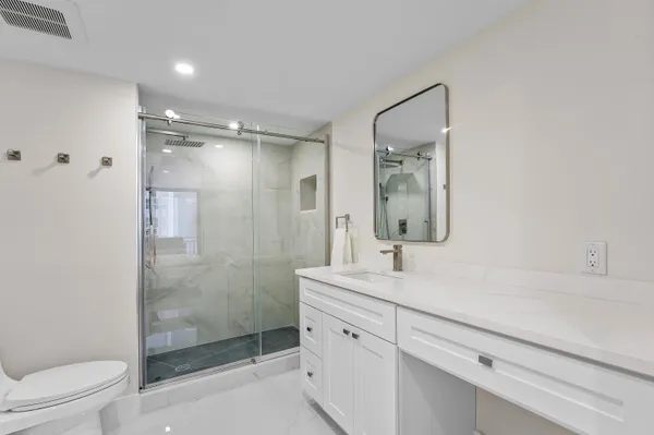 $6,500 | 5460 North Ocean Drive, Unit 5B, Singer Island, FL 33404