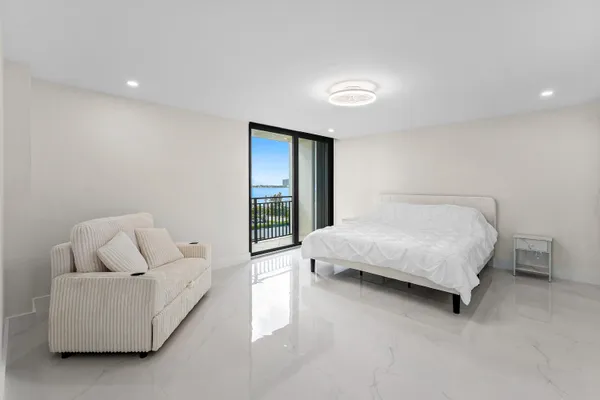 $6,500 | 5460 North Ocean Drive, Unit 5B, Singer Island, FL 33404