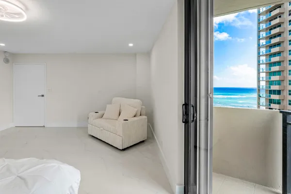 $6,500 | 5460 North Ocean Drive, Unit 5B, Singer Island, FL 33404