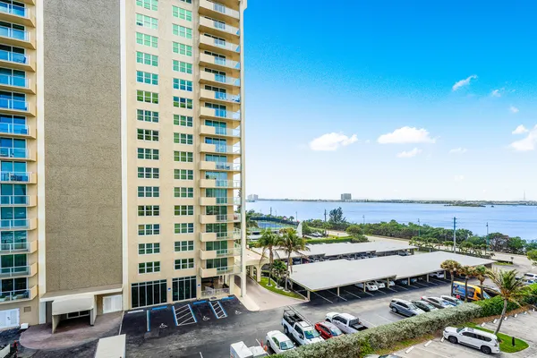 $6,500 | 5460 North Ocean Drive, Unit 5B, Singer Island, FL 33404