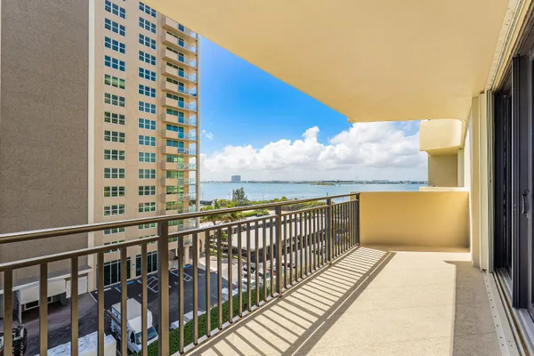 $6,500 | 5460 North Ocean Drive, Unit 5B, Singer Island, FL 33404