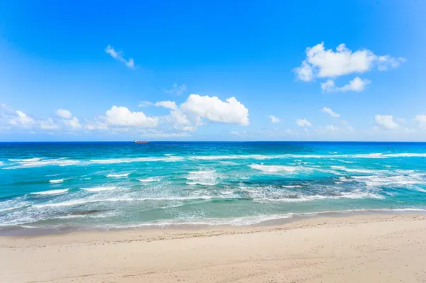 $6,500 | 5460 North Ocean Drive, Unit 5B, Singer Island, FL 33404