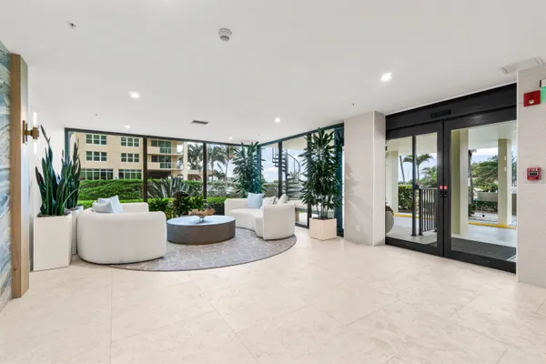 $6,500 | 5460 North Ocean Drive, Unit 5B, Singer Island, FL 33404