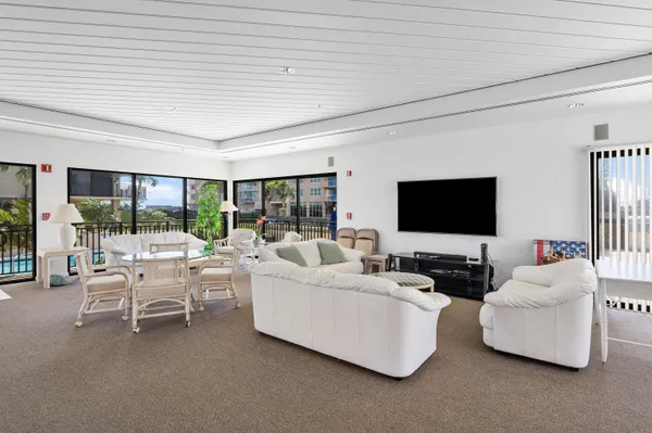 $6,500 | 5460 North Ocean Drive, Unit 5B, Singer Island, FL 33404