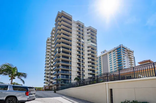 $6,500 | 5460 North Ocean Drive, Unit 5B, Singer Island, FL 33404