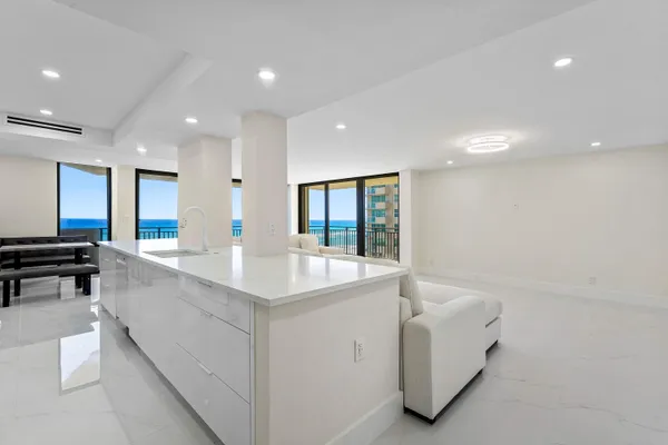 $6,500 | 5460 North Ocean Drive, Unit 5B, Singer Island, FL 33404