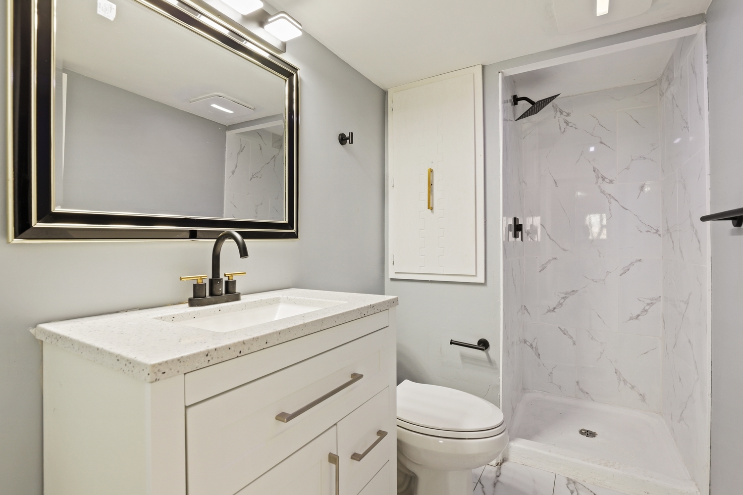 3518 South Manor Drive Lansing, IL 60438 - Photo 22 of 27 a bathroom with a sink a toilet and shower