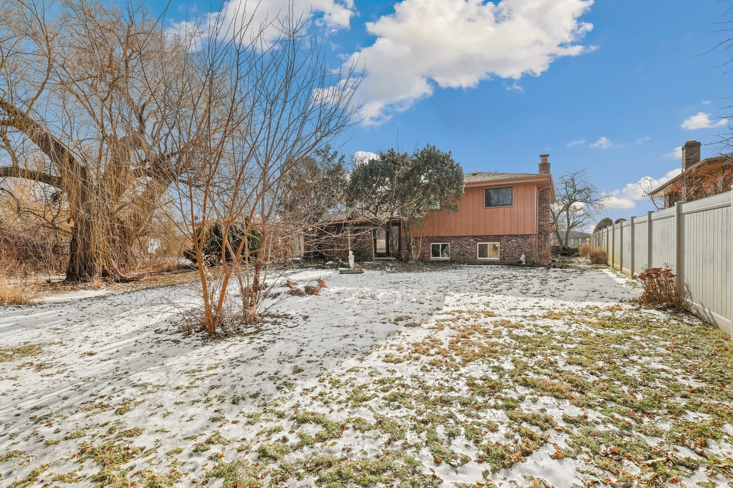3518 South Manor Drive Lansing, IL 60438 - Photo 24 of 27 a backyard of a house with a large tree