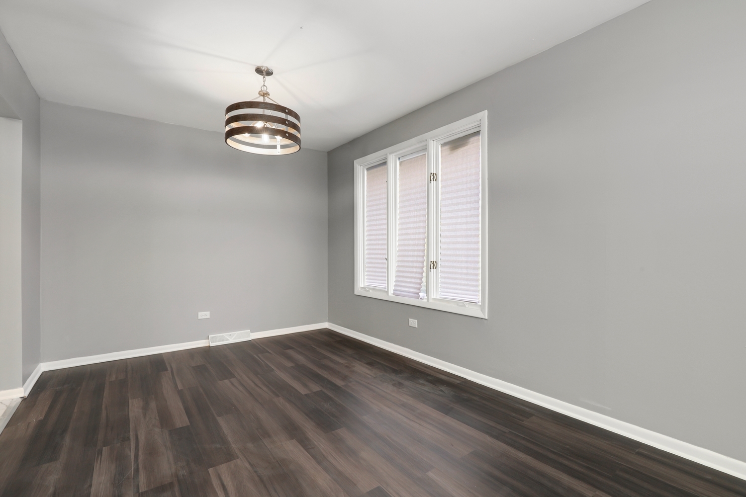 3518 South Manor Drive Lansing, IL 60438 - Photo 7 of 27 an empty room with wooden floor fan and window