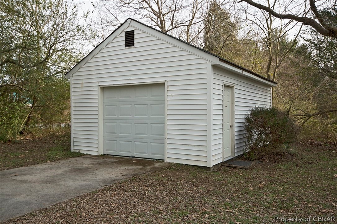 7240 Bray Road Hayes, VA 23072 - Photo 12 of 16 Detached Garage