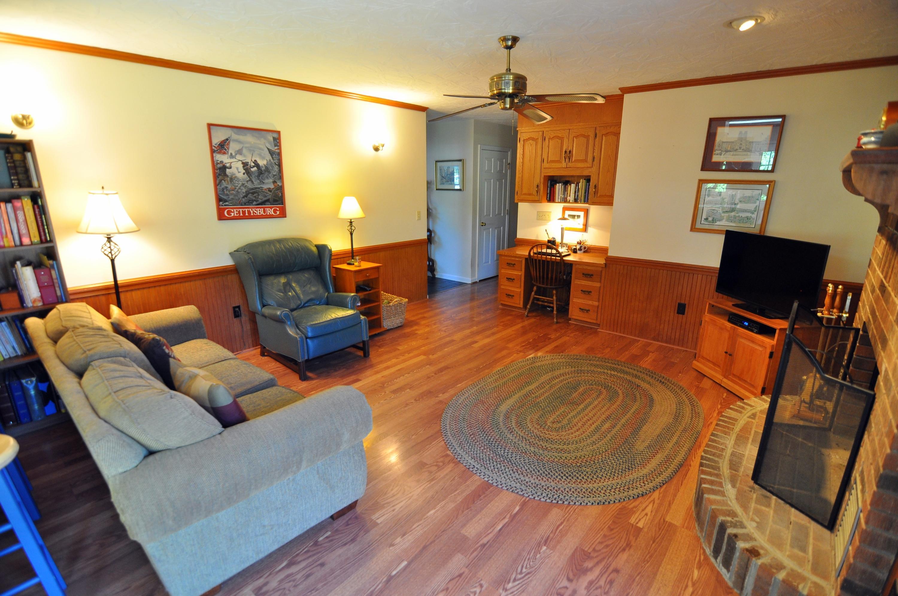 4744 Phyllis Road Northeast Roanoke, VA 24012 - Photo 12 of 43 Living Room
