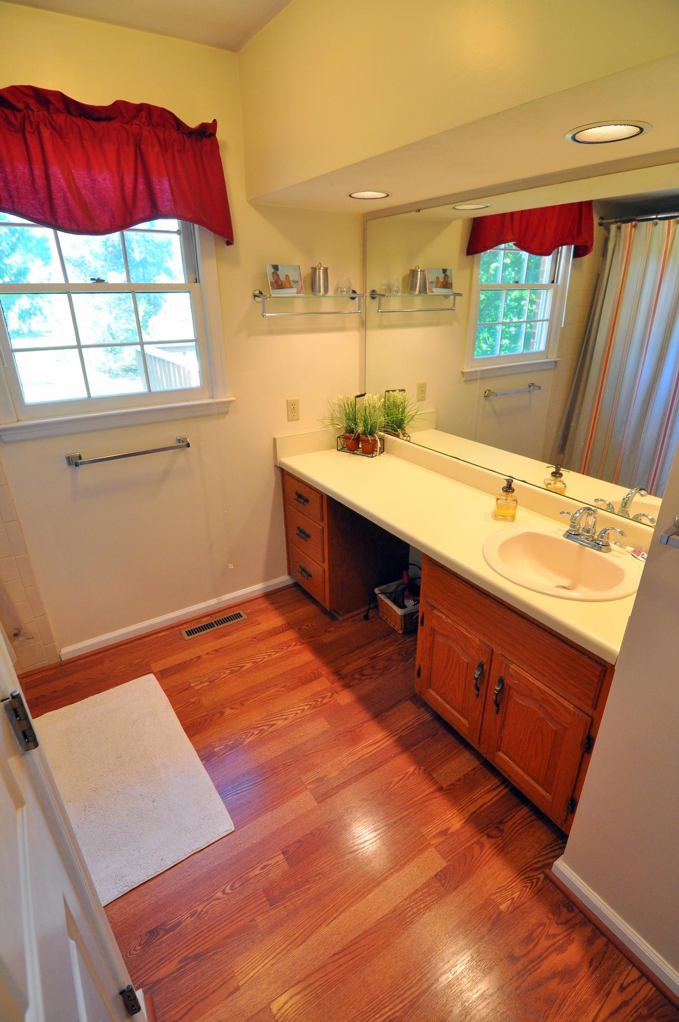 4744 Phyllis Road Northeast Roanoke, VA 24012 - Photo 21 of 43 Hall Bath