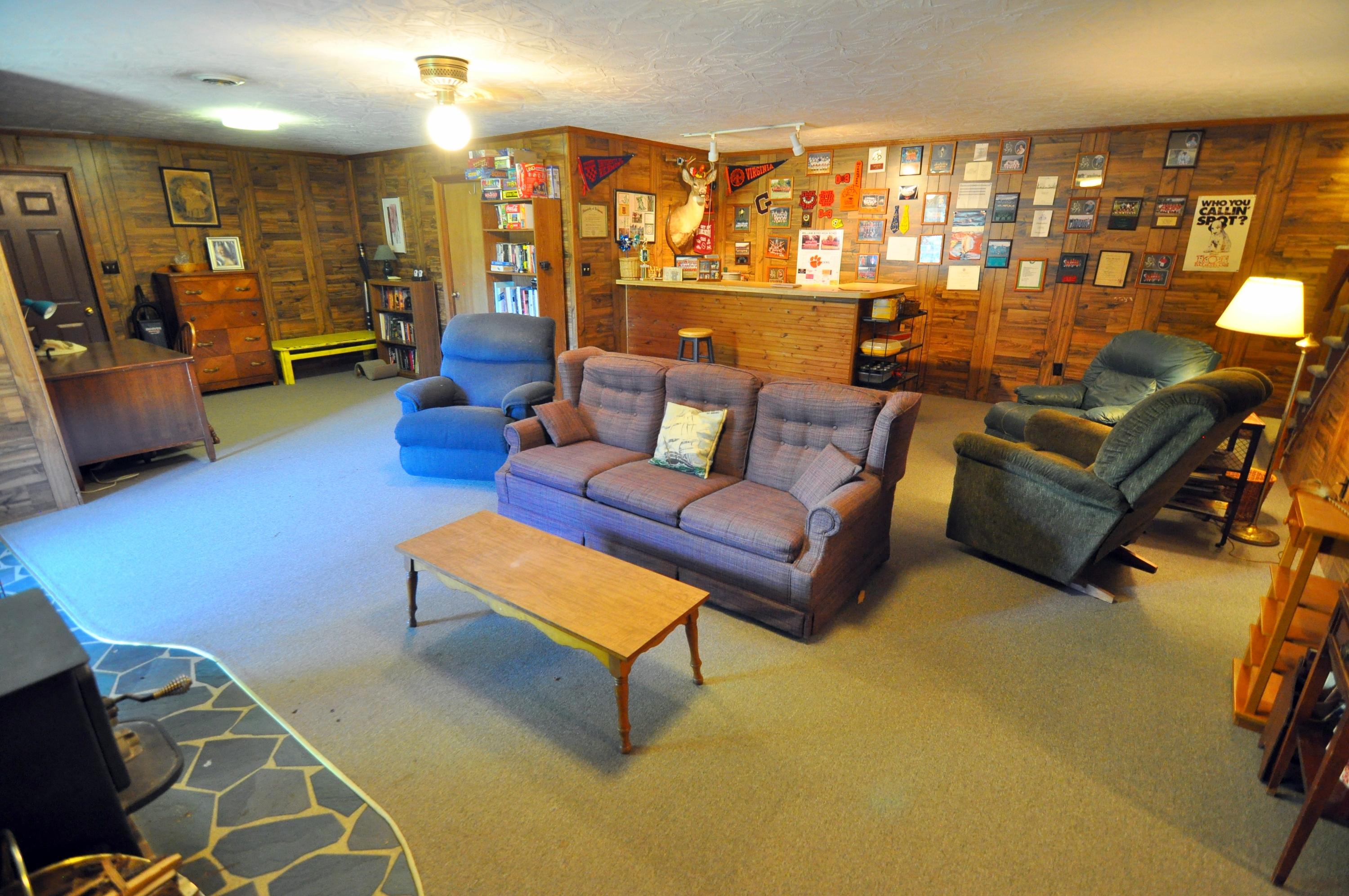 4744 Phyllis Road Northeast Roanoke, VA 24012 - Photo 23 of 43 Family Room