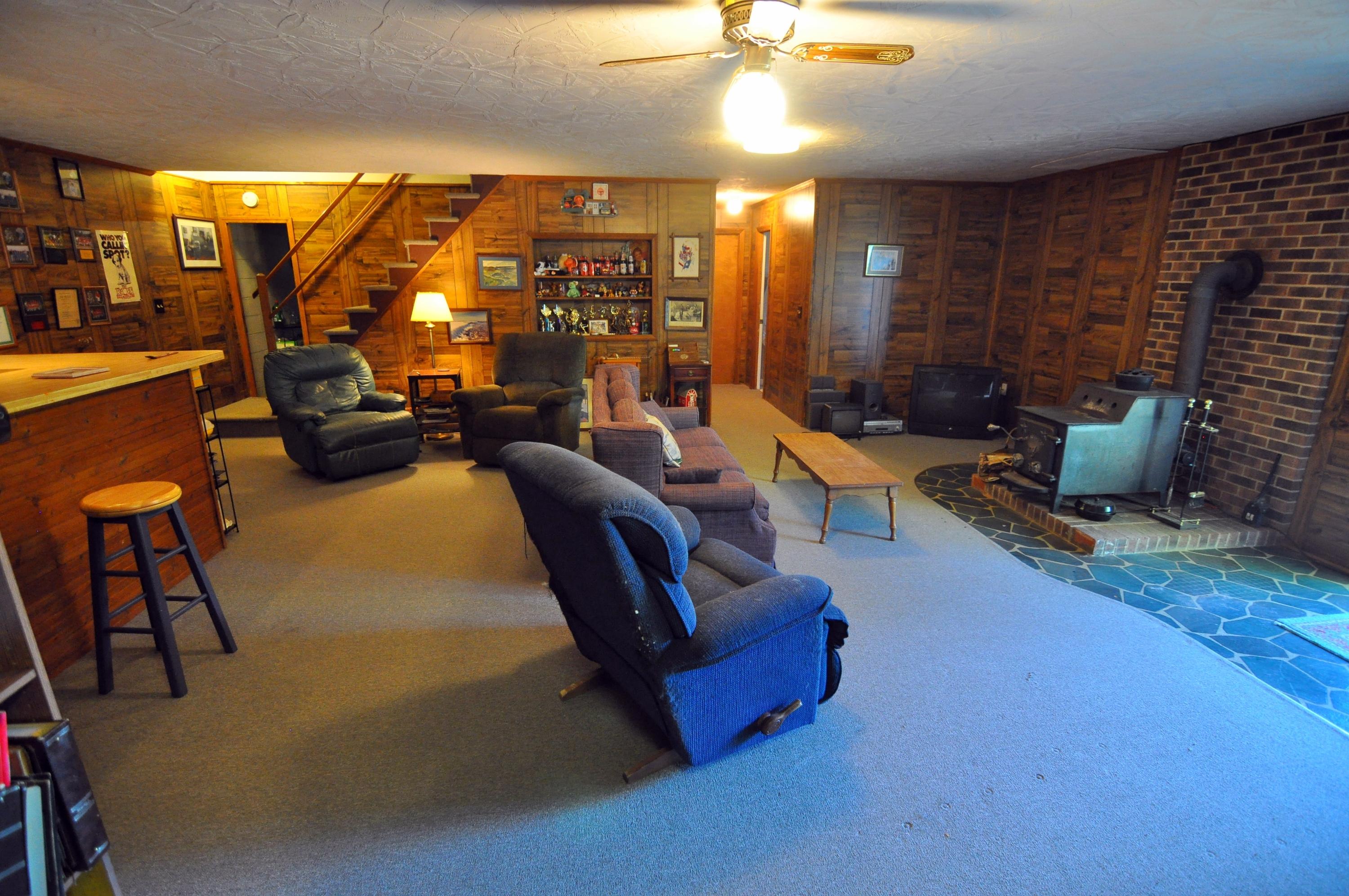 4744 Phyllis Road Northeast Roanoke, VA 24012 - Photo 25 of 43 Family Room 2