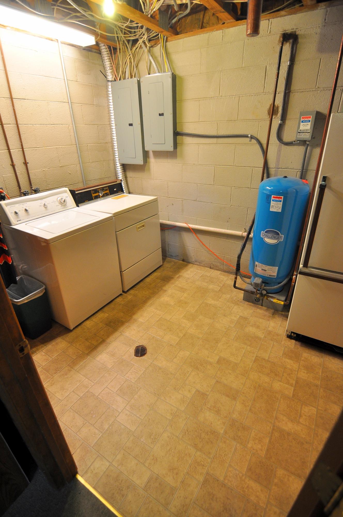 4744 Phyllis Road Northeast Roanoke, VA 24012 - Photo 28 of 43 Laundry-Utility Room