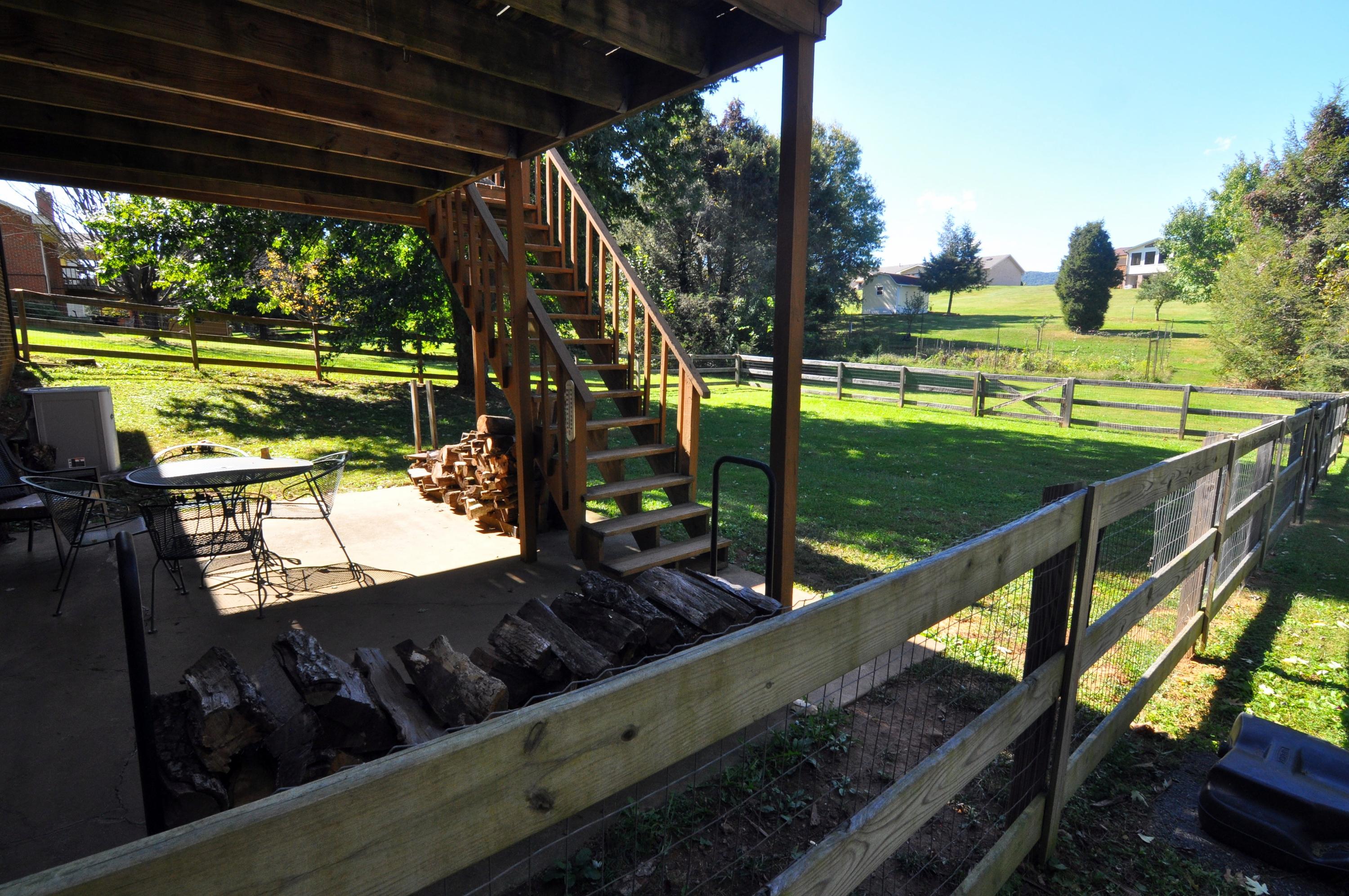 4744 Phyllis Road Northeast Roanoke, VA 24012 - Photo 30 of 43 Patio